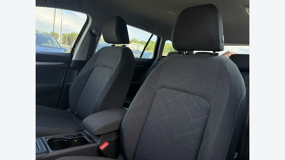 VOLKSWAGEN Golf -