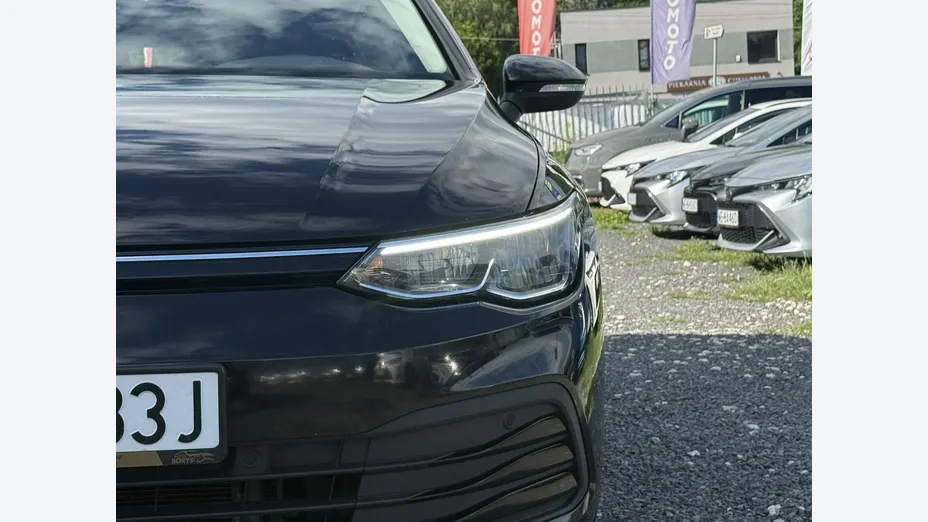 VOLKSWAGEN Golf -