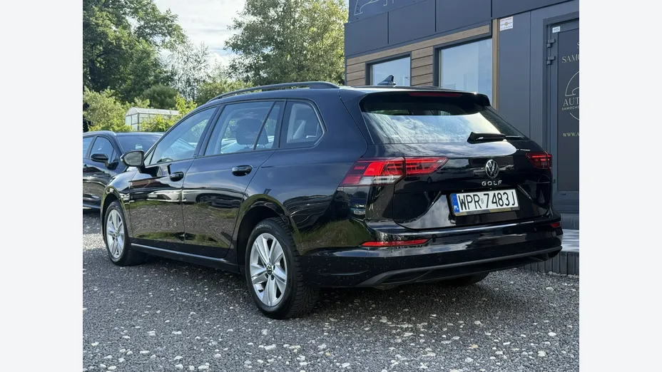 VOLKSWAGEN Golf -
