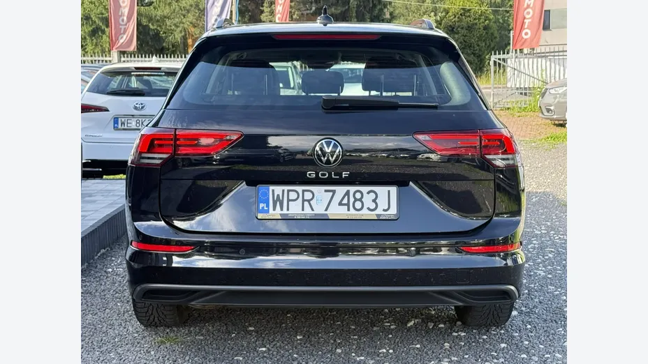 VOLKSWAGEN Golf -