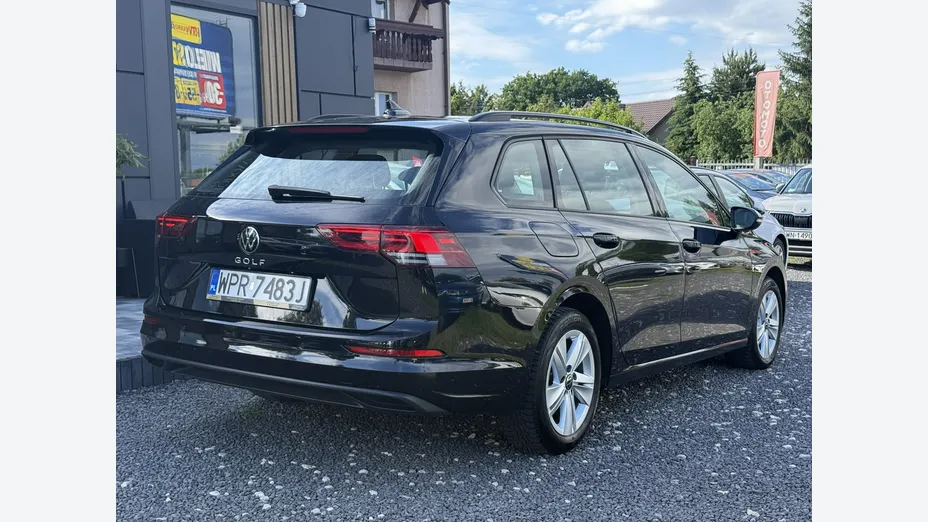 VOLKSWAGEN Golf -