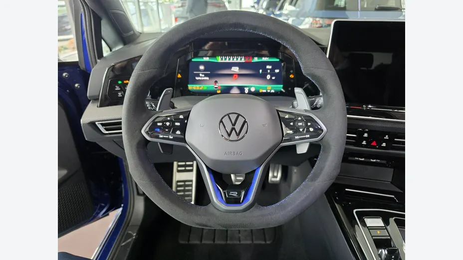 VOLKSWAGEN Golf -