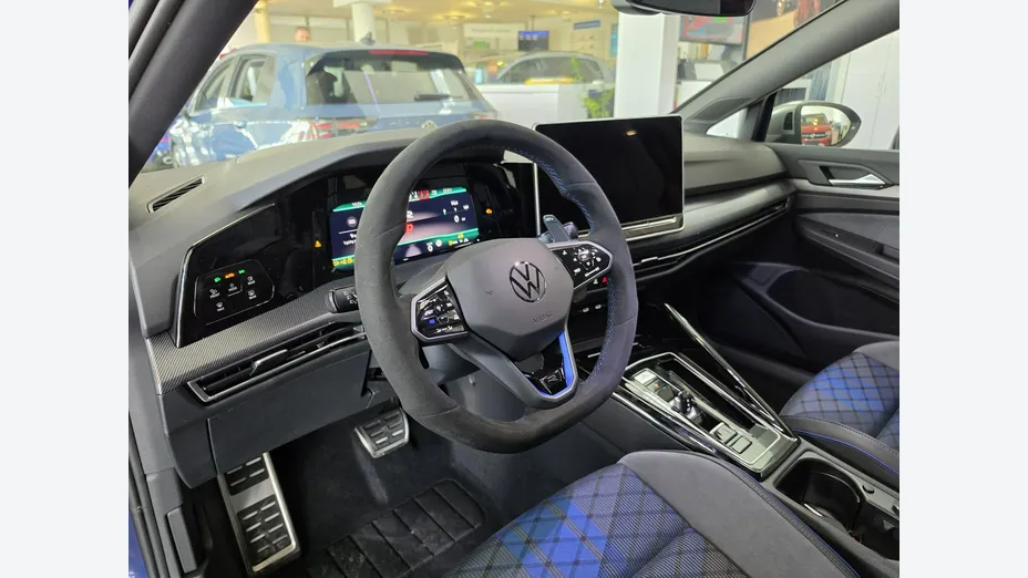 VOLKSWAGEN Golf -