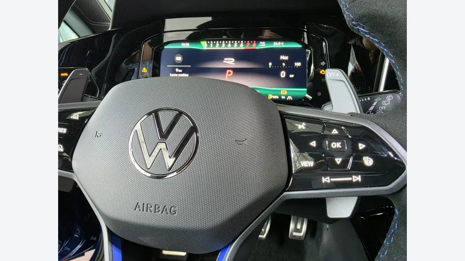 VOLKSWAGEN Golf -