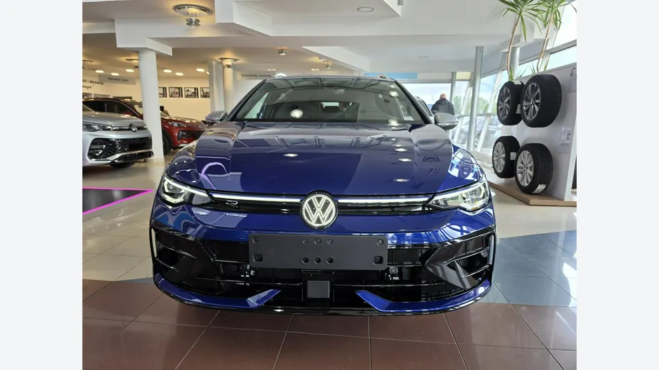 VOLKSWAGEN Golf -