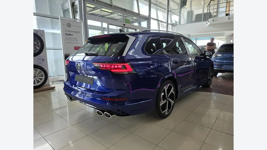 VOLKSWAGEN Golf -