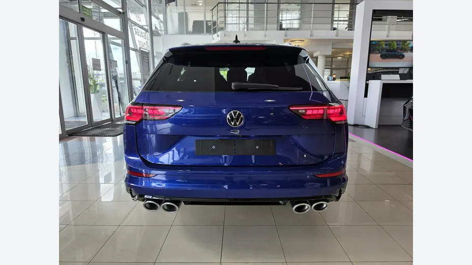 VOLKSWAGEN Golf -