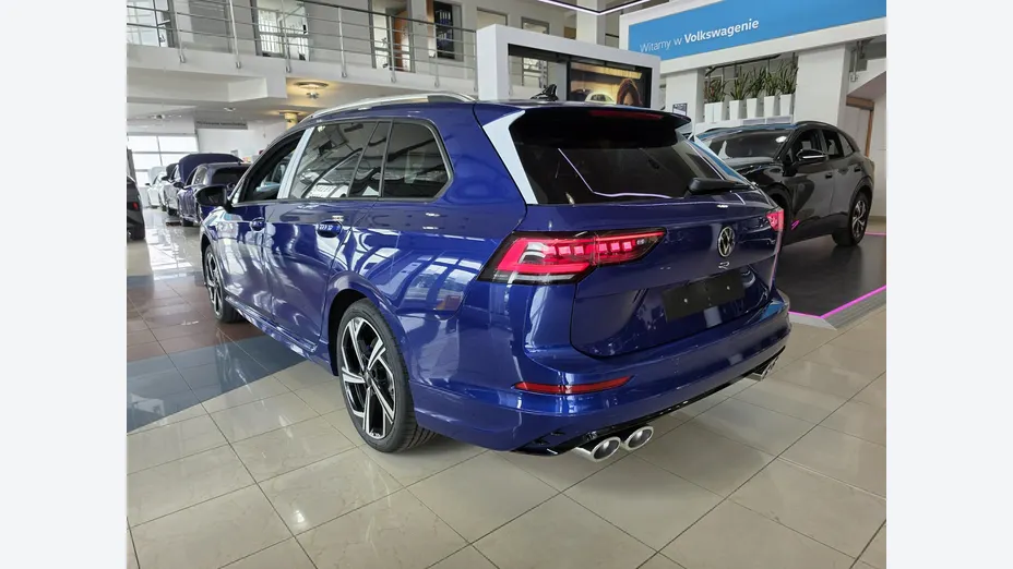 VOLKSWAGEN Golf -