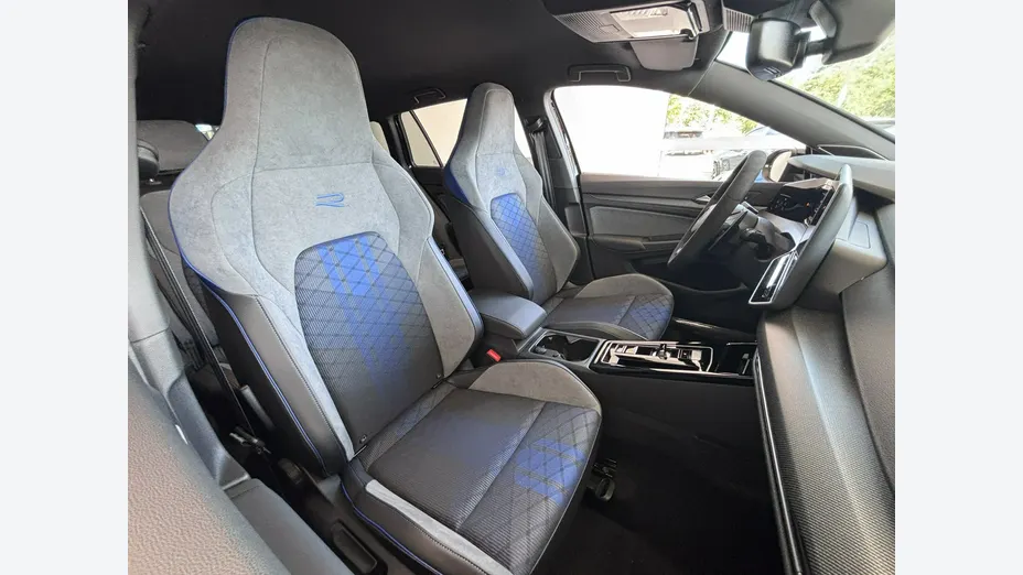 VOLKSWAGEN Golf -
