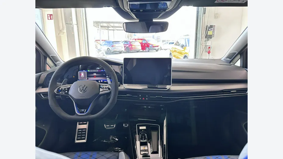 VOLKSWAGEN Golf -