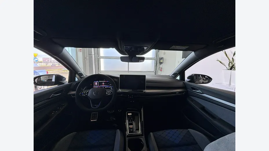 VOLKSWAGEN Golf -