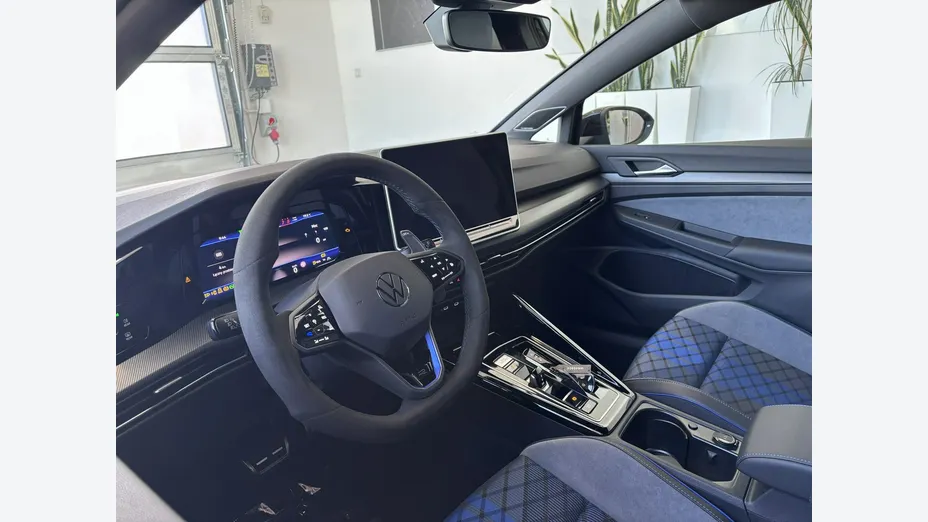 VOLKSWAGEN Golf -