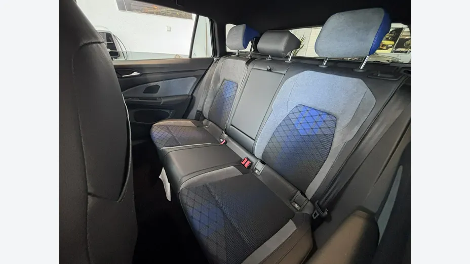 VOLKSWAGEN Golf -