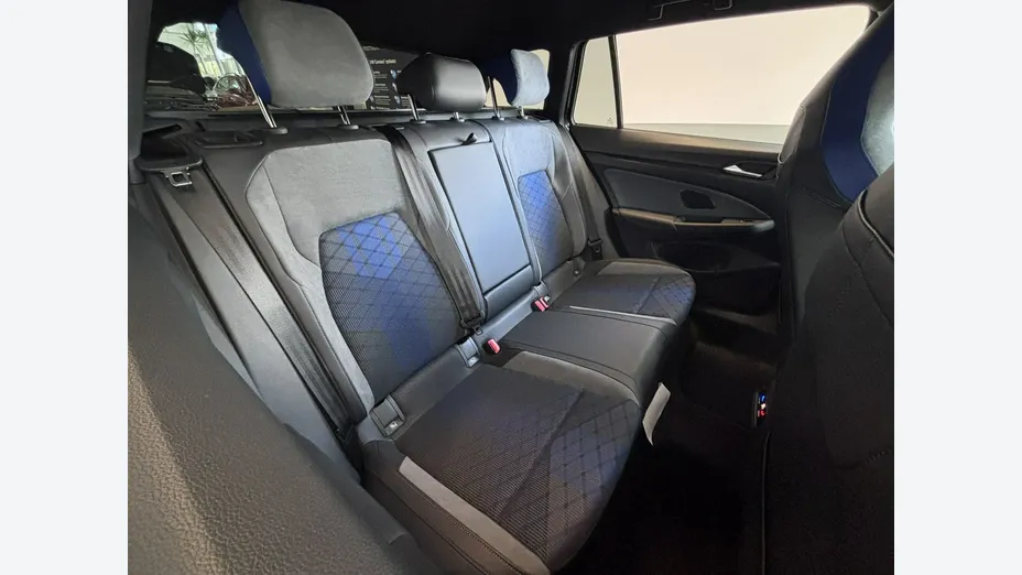 VOLKSWAGEN Golf -