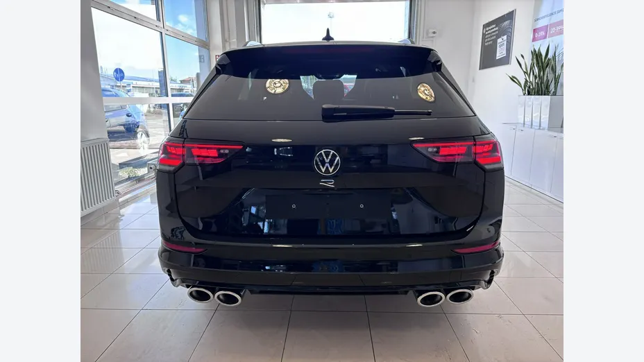 VOLKSWAGEN Golf -