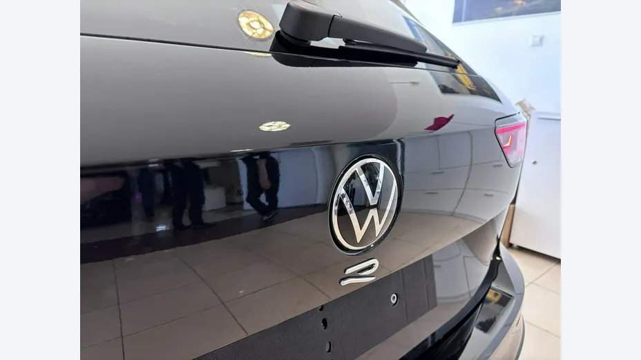 VOLKSWAGEN Golf -