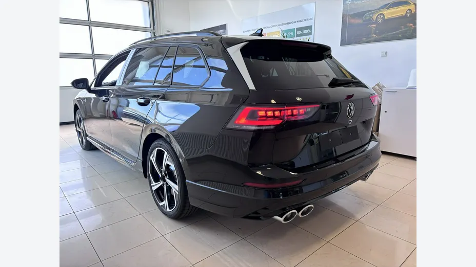 VOLKSWAGEN Golf -