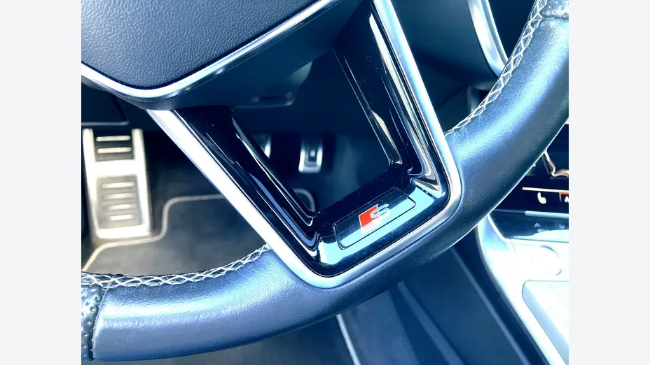 AUDI A6 -