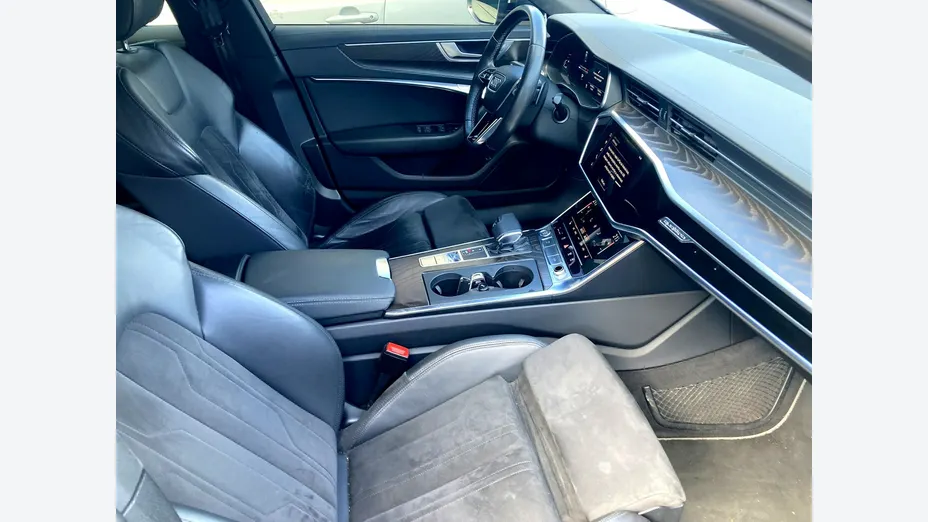 AUDI A6 -