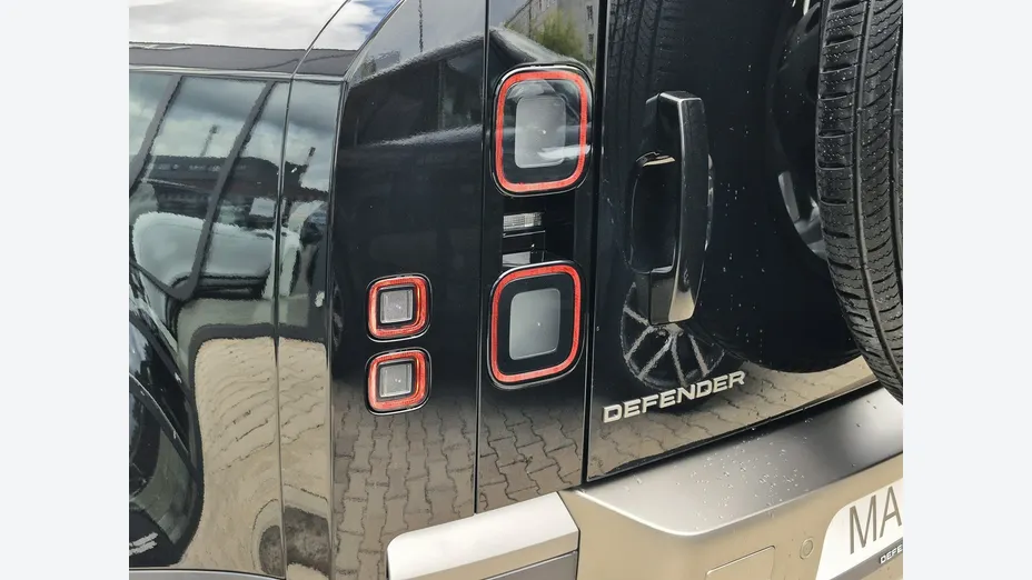 LAND ROVER Defender -