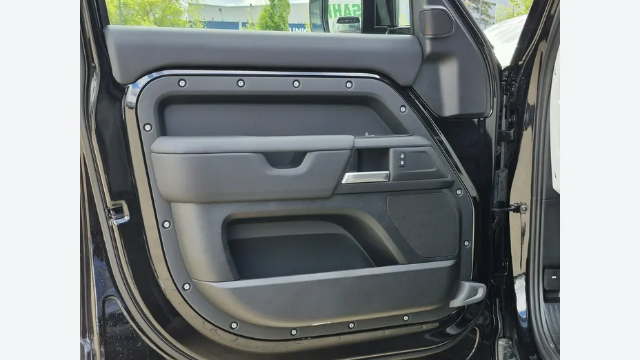 LAND ROVER Defender -