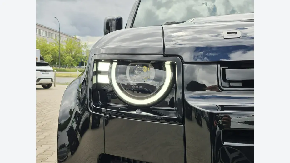 LAND ROVER Defender -