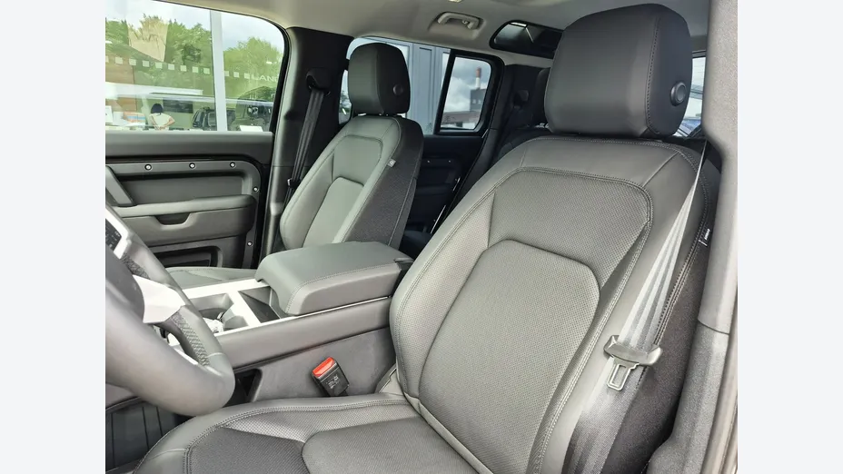 LAND ROVER Defender -