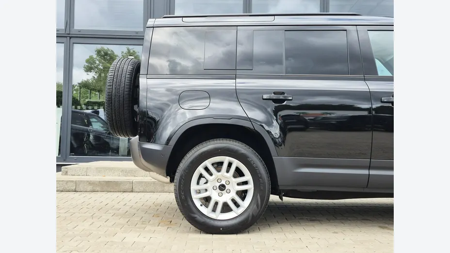 LAND ROVER Defender -