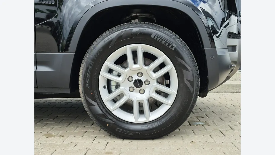 LAND ROVER Defender -