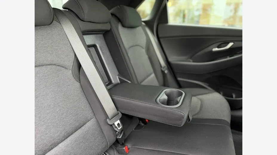 HYUNDAI i30 -