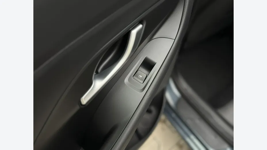 HYUNDAI i30 -