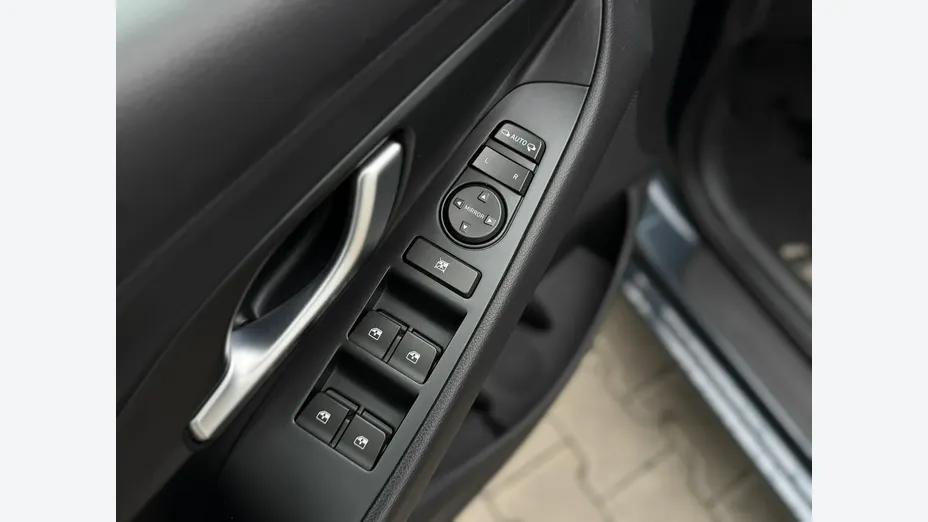 HYUNDAI i30 -