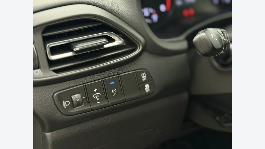 HYUNDAI i30 -