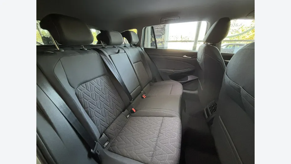 VOLKSWAGEN Golf -