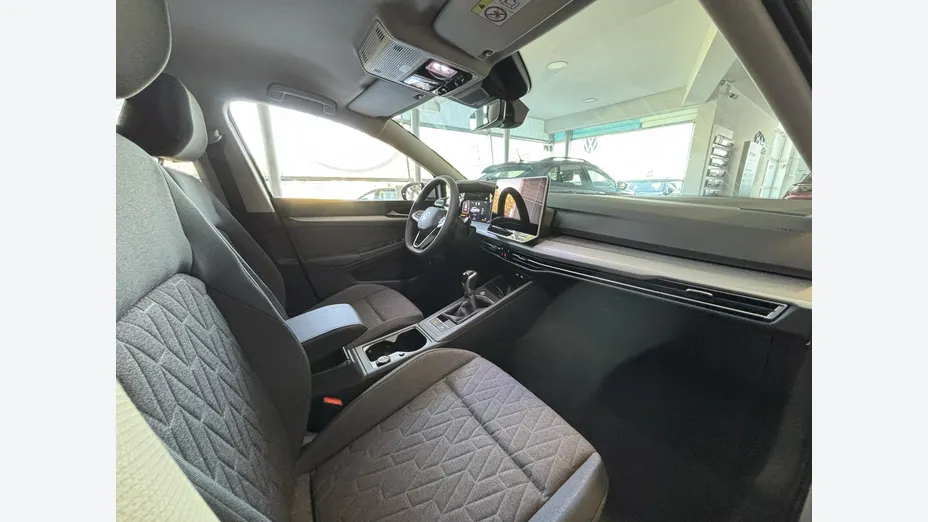VOLKSWAGEN Golf -