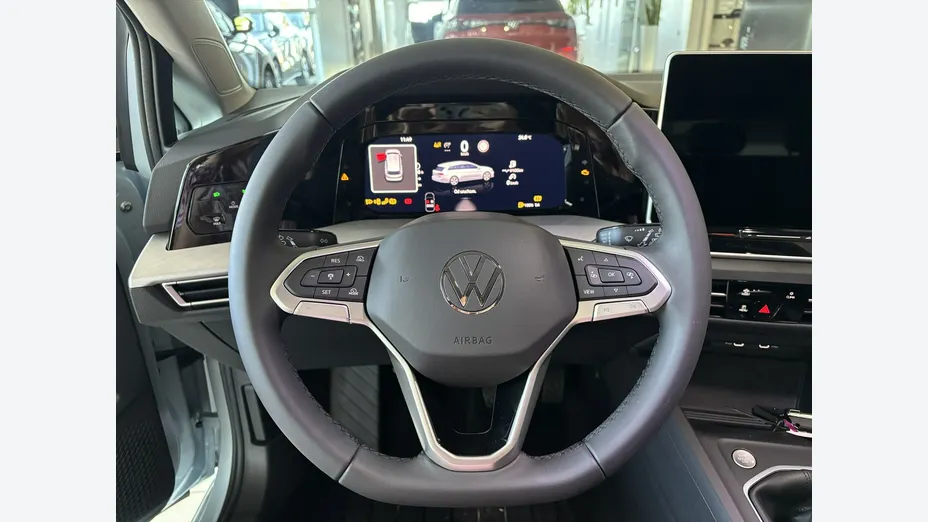 VOLKSWAGEN Golf -