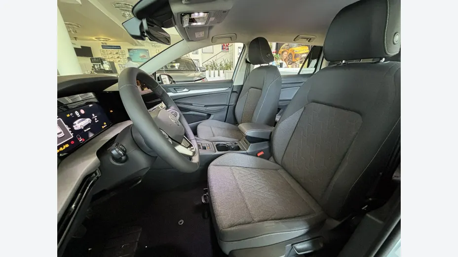 VOLKSWAGEN Golf -