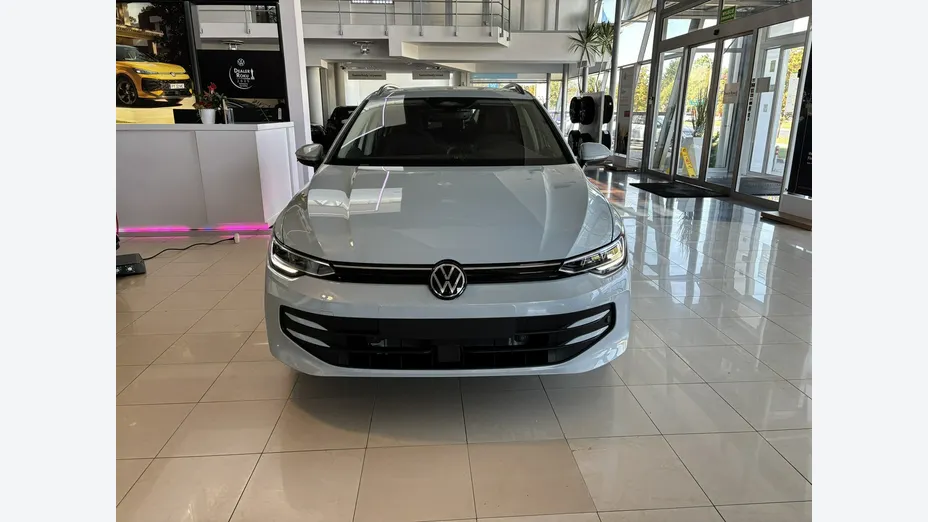 VOLKSWAGEN Golf -