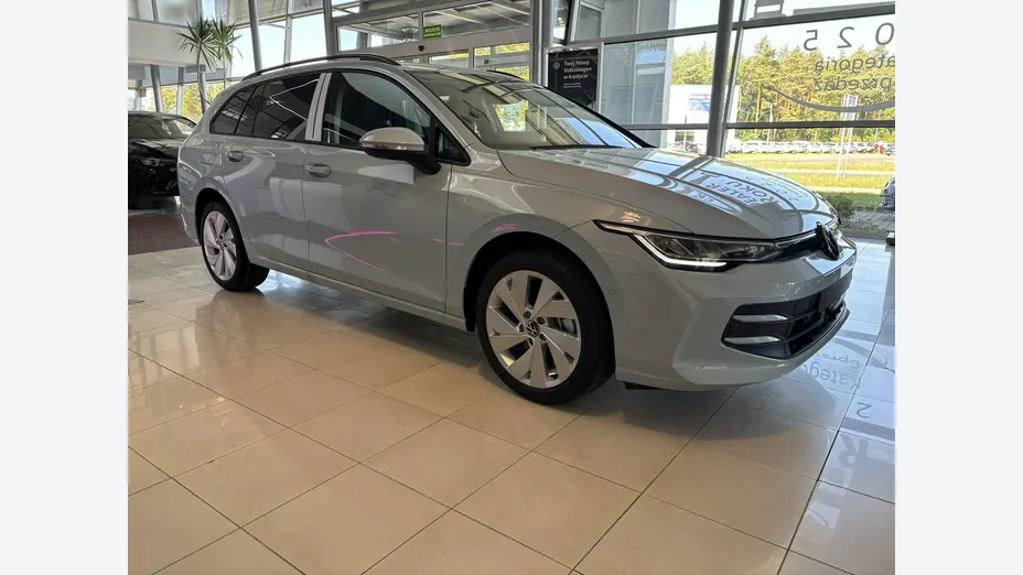 VOLKSWAGEN Golf -