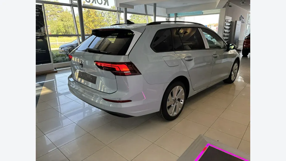VOLKSWAGEN Golf -