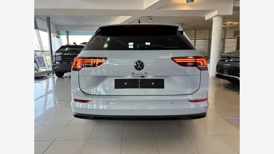 VOLKSWAGEN Golf -