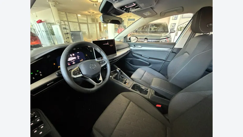 VOLKSWAGEN Golf -