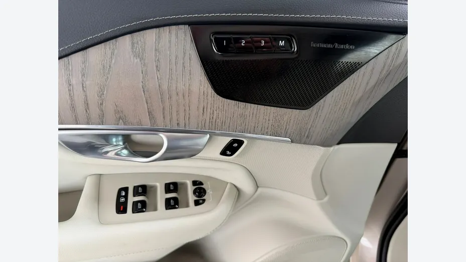 VOLVO XC90 -