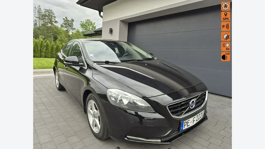 VOLVO V40 -
