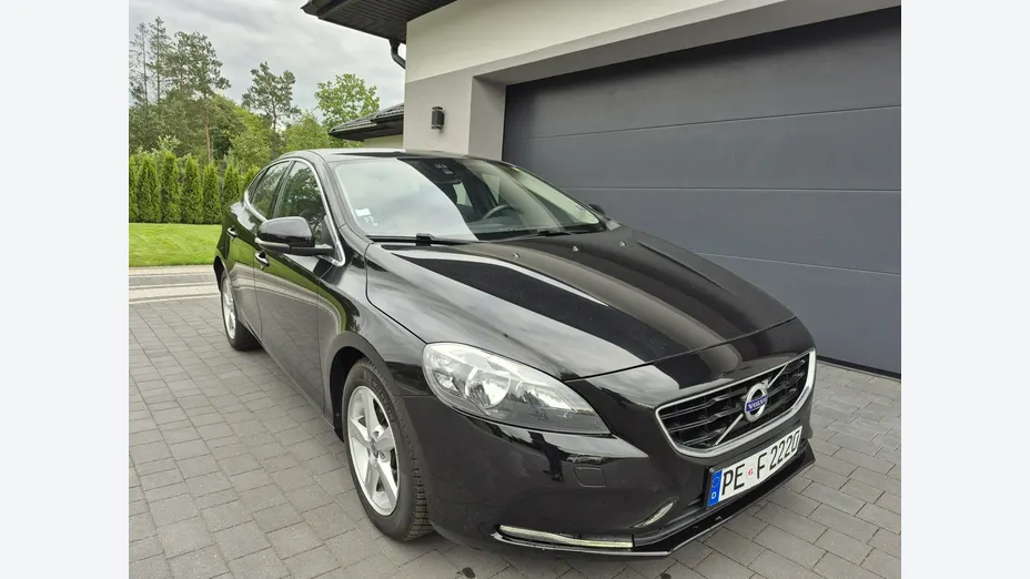 VOLVO V40 -