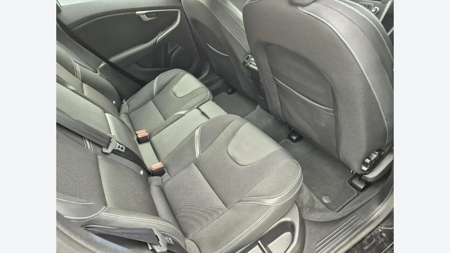 VOLVO V40 -