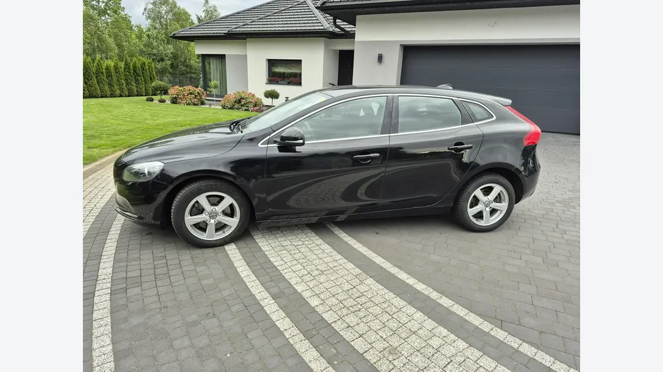 VOLVO V40 -