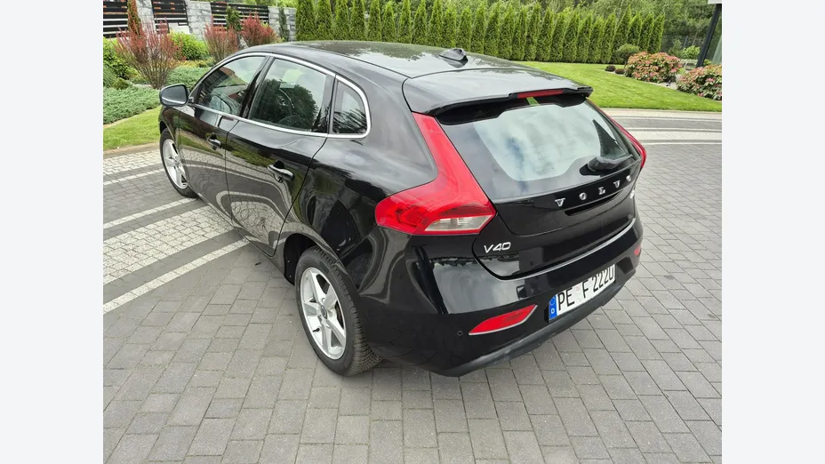 VOLVO V40 -