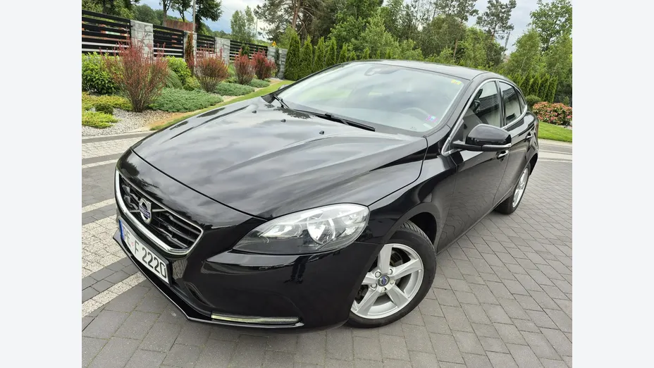 VOLVO V40 -