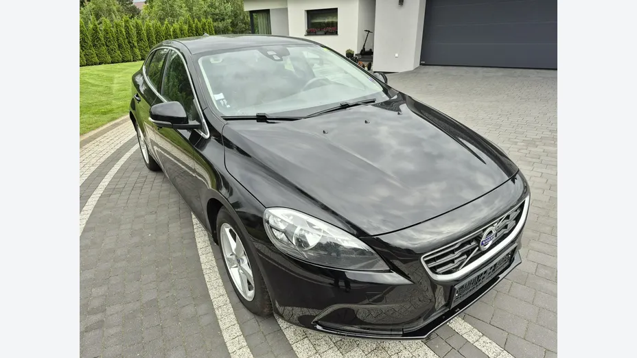 VOLVO V40 -